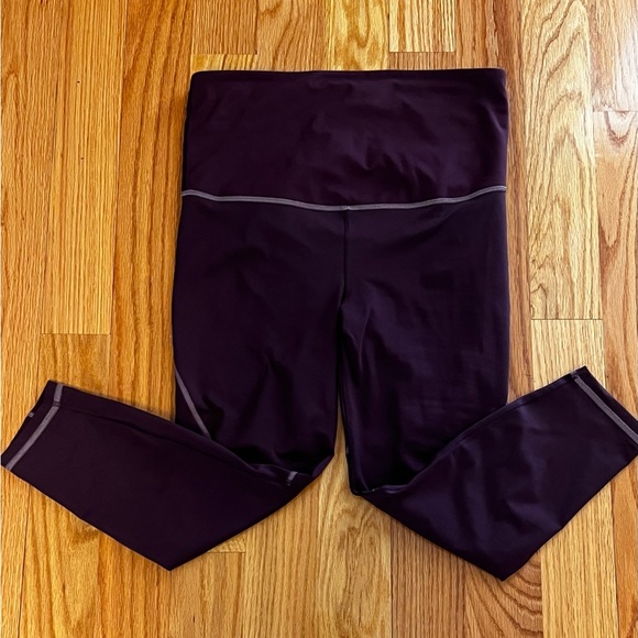 GAPfit high rise maternity leggings. - Picture 3 of 3